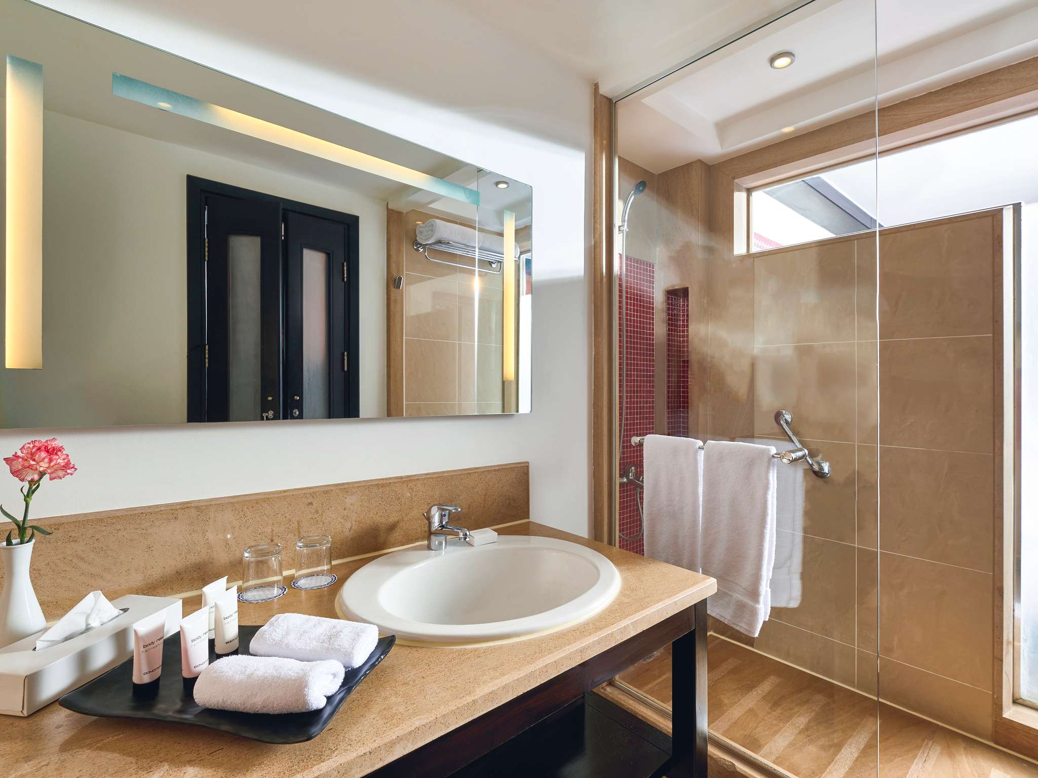 غرفة بسريرين منفصلين بإطلالة على المسبح، Movenpick Aswan 6/6