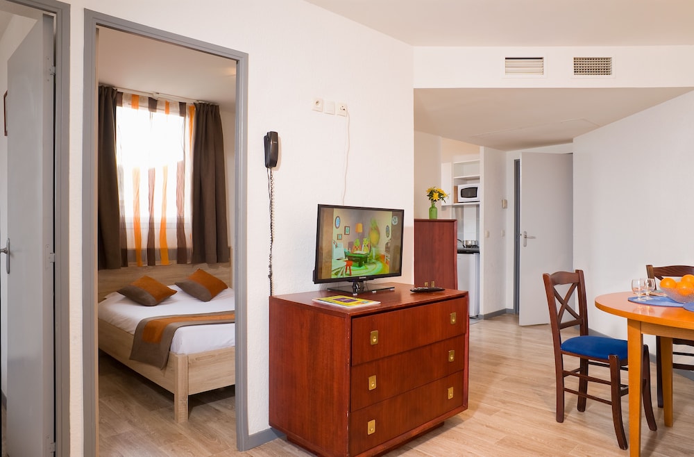 MADAME VACANCES- RESIDENCE LES CONSULS DE LA MER 17/29
