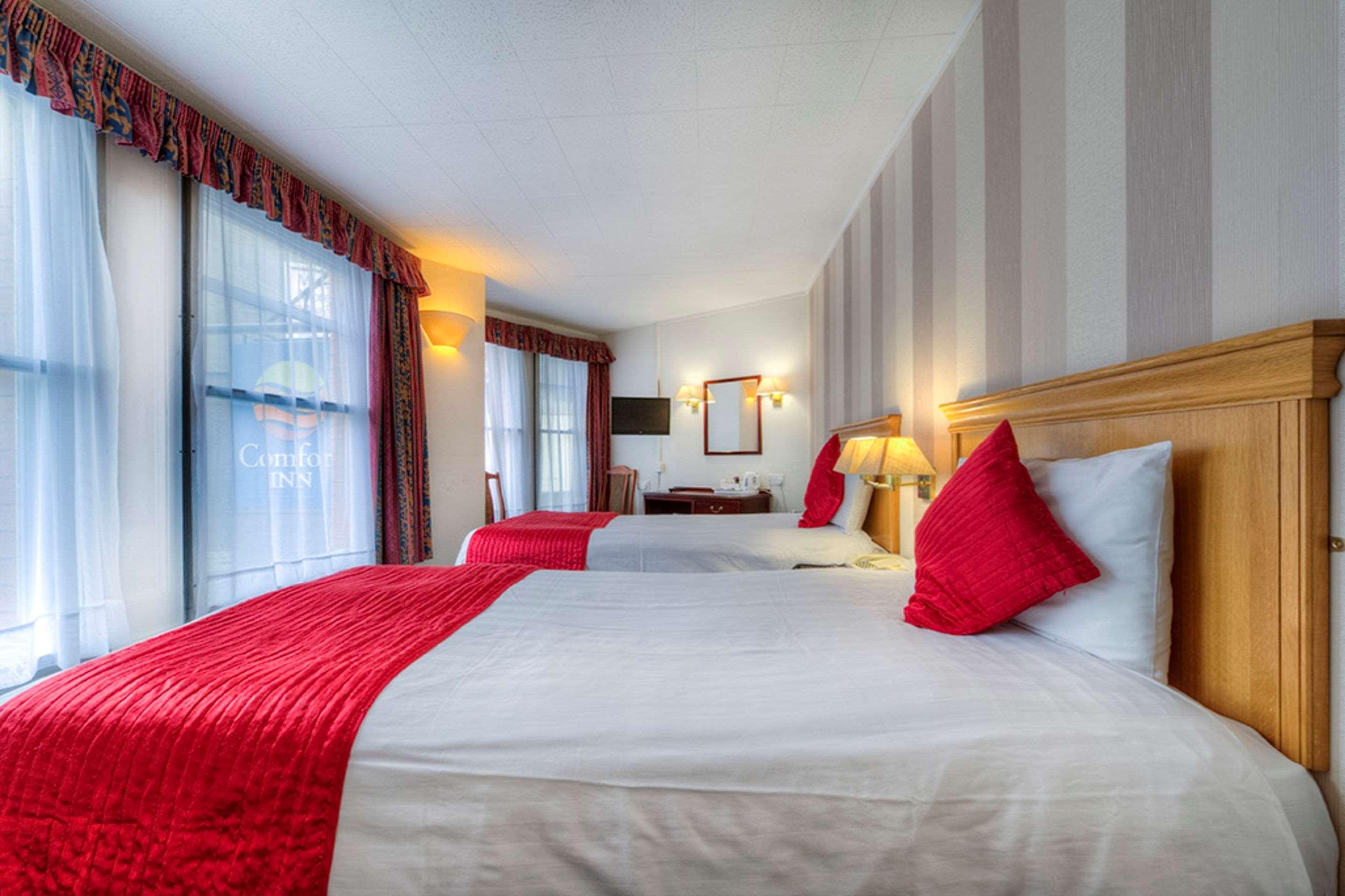 UPGRADE, TWIN BEDS