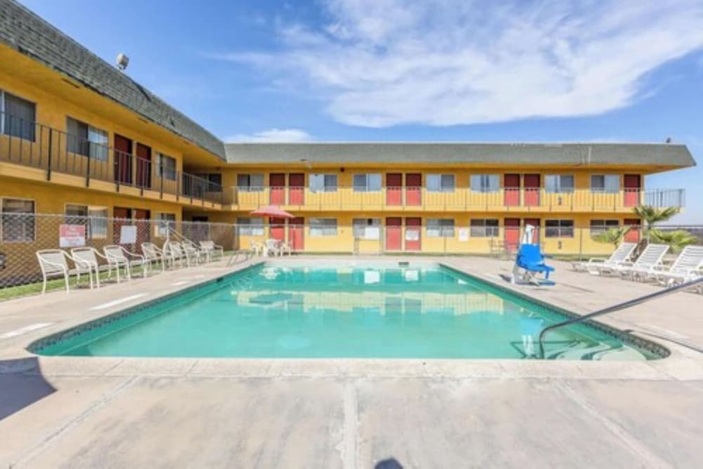 Economy Inn Buttonwillow Bakersfield I-5 13/39
