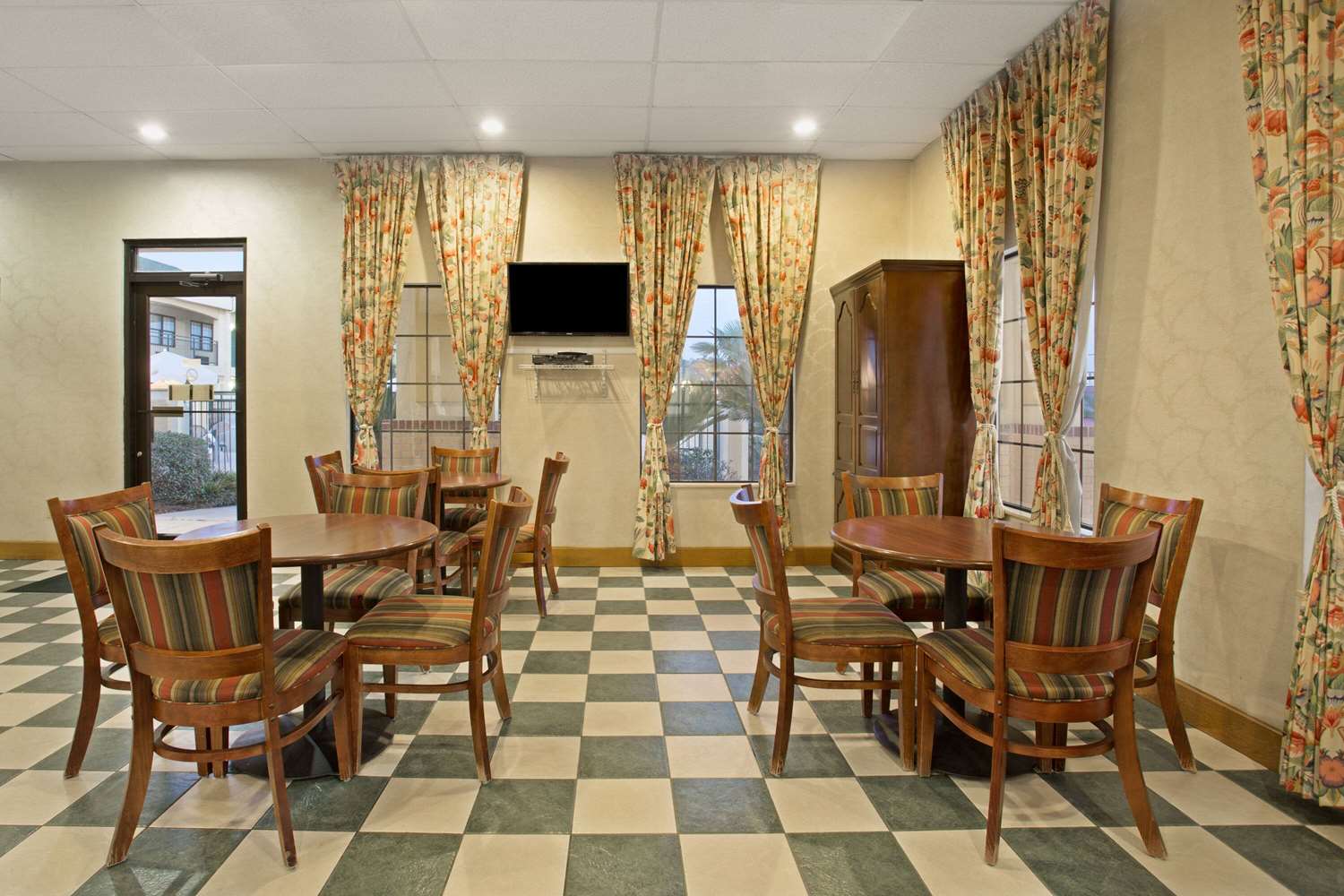 Days Inn by Wyndham Hammond 13/19