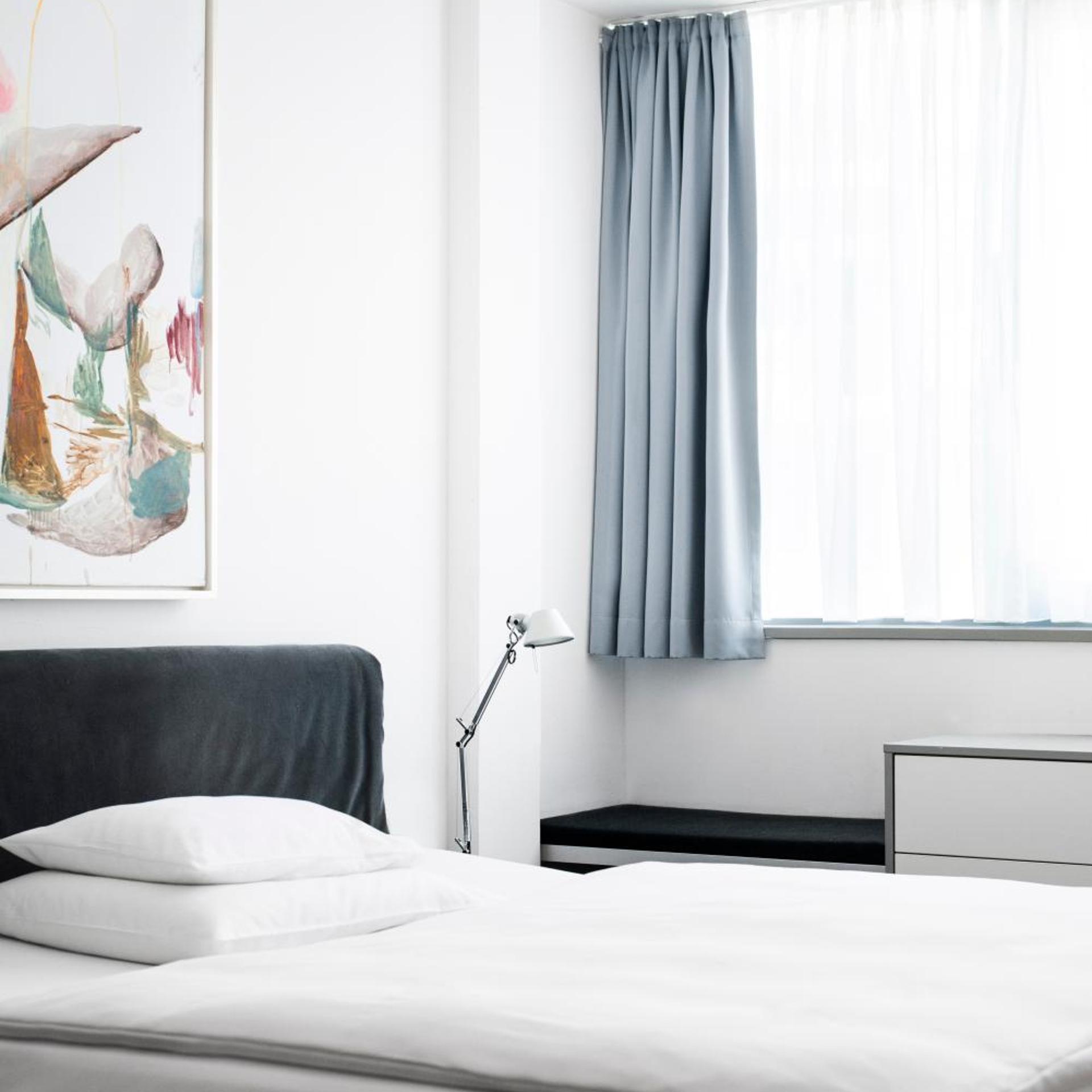 BUSINESS, DOUBLE BED