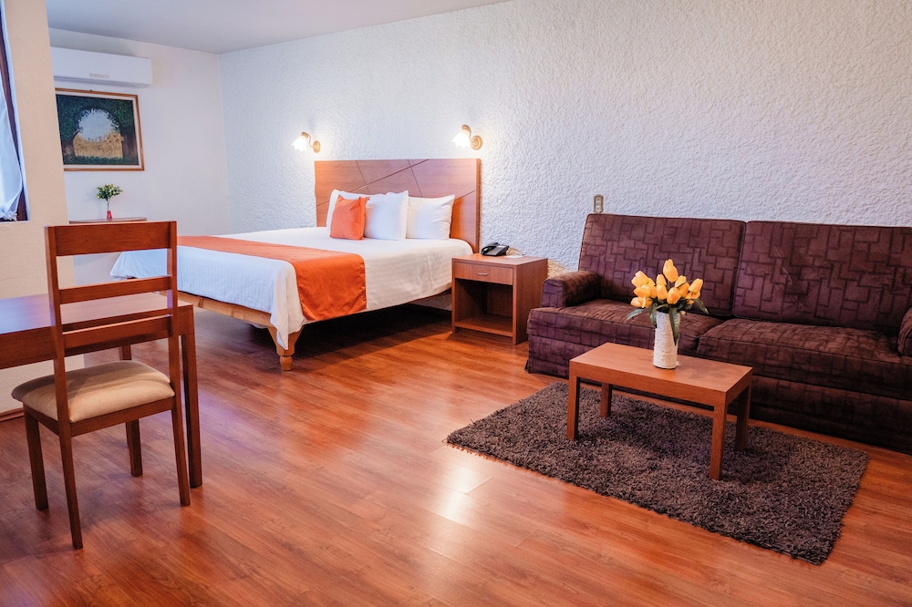 Hotel Del Angel 11/50
