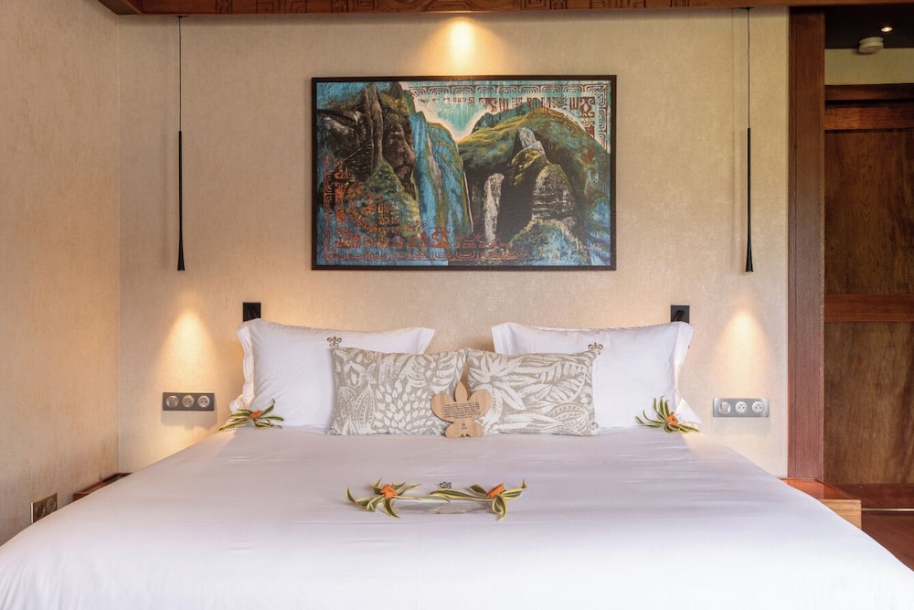 NUKU HIVA KEIKAHANUI PEARL LODGE 16/56