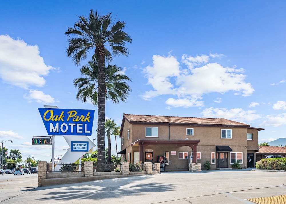 Oak Park Motel 2/28