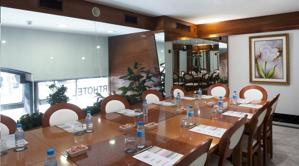 Acacia Suite 31/41