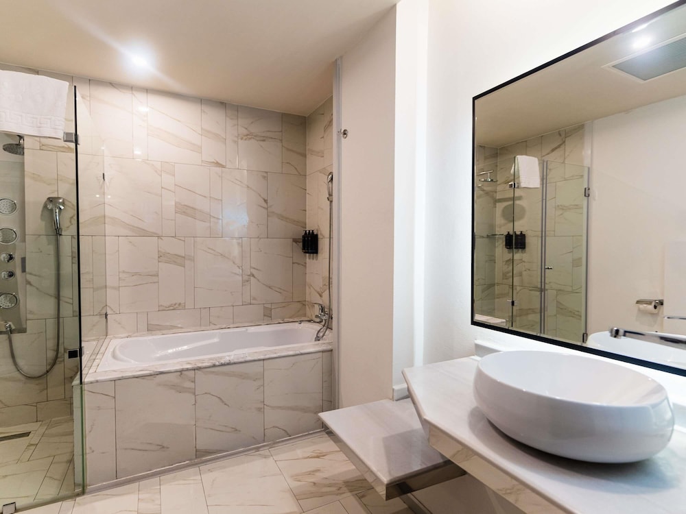 Mercure Baku City 50/50