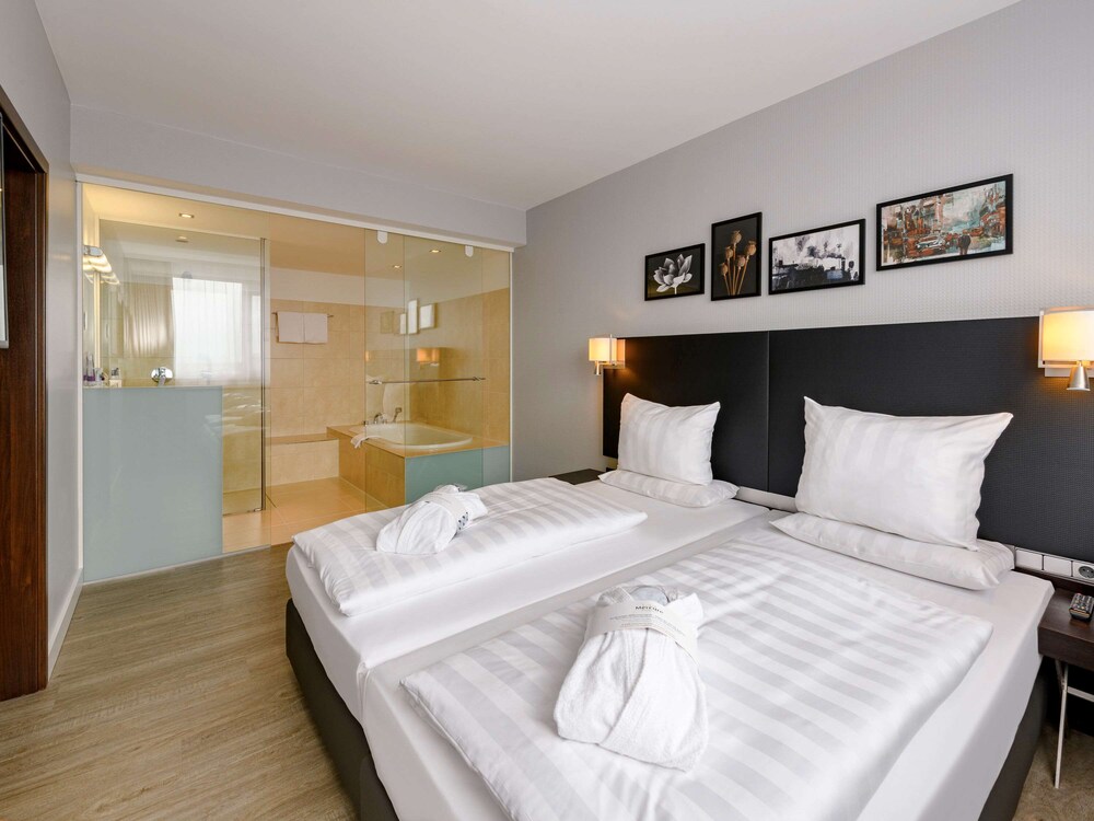 Junior Suite, Double Bed, Private Bathroom, Bathtub