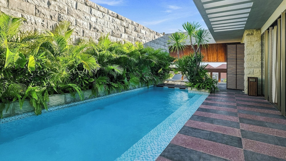 TS Suites Seminyak Bali 43/45