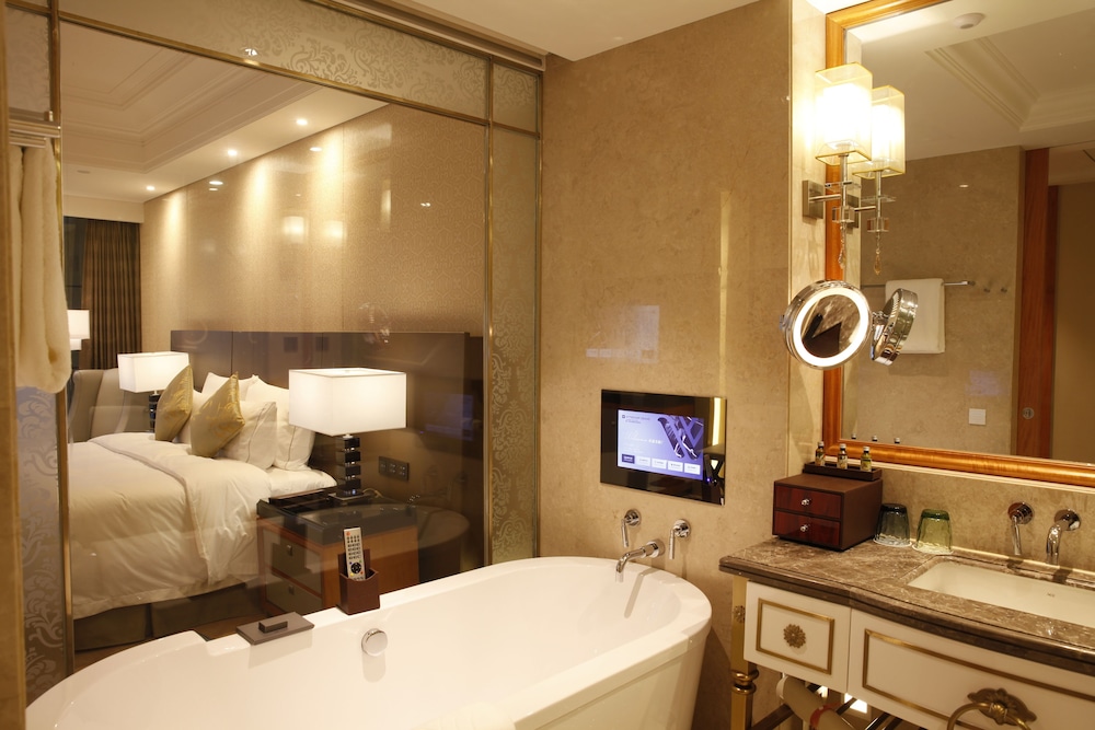 WYNDHAM GRAND XIAMEN HAICANG 14/50
