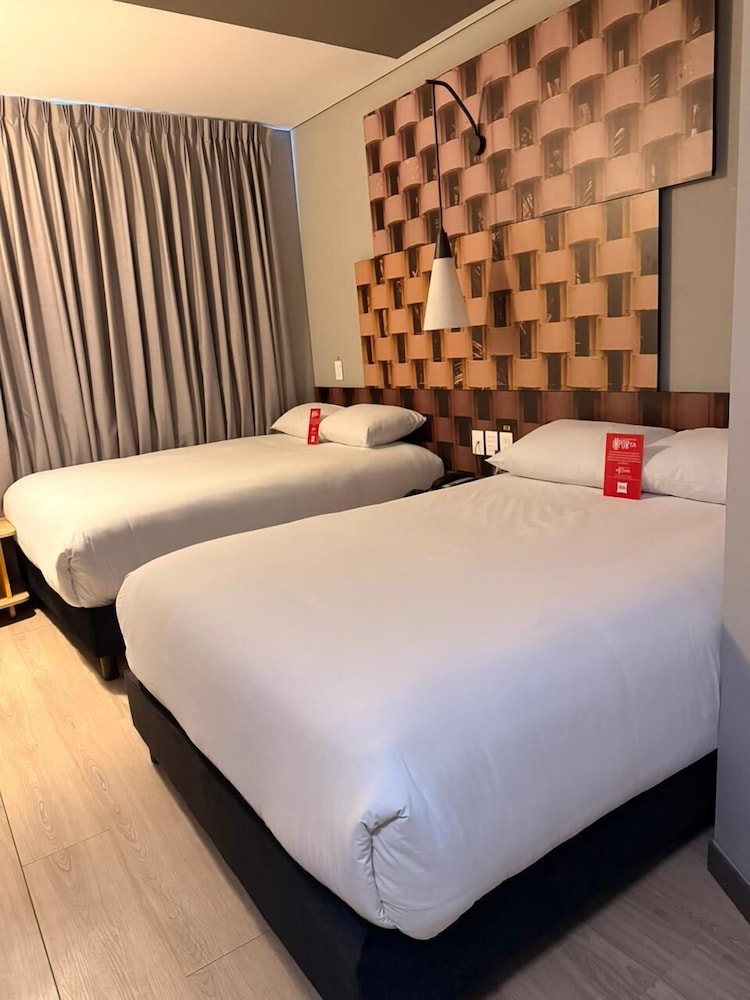 Ibis Cucuta 25/75