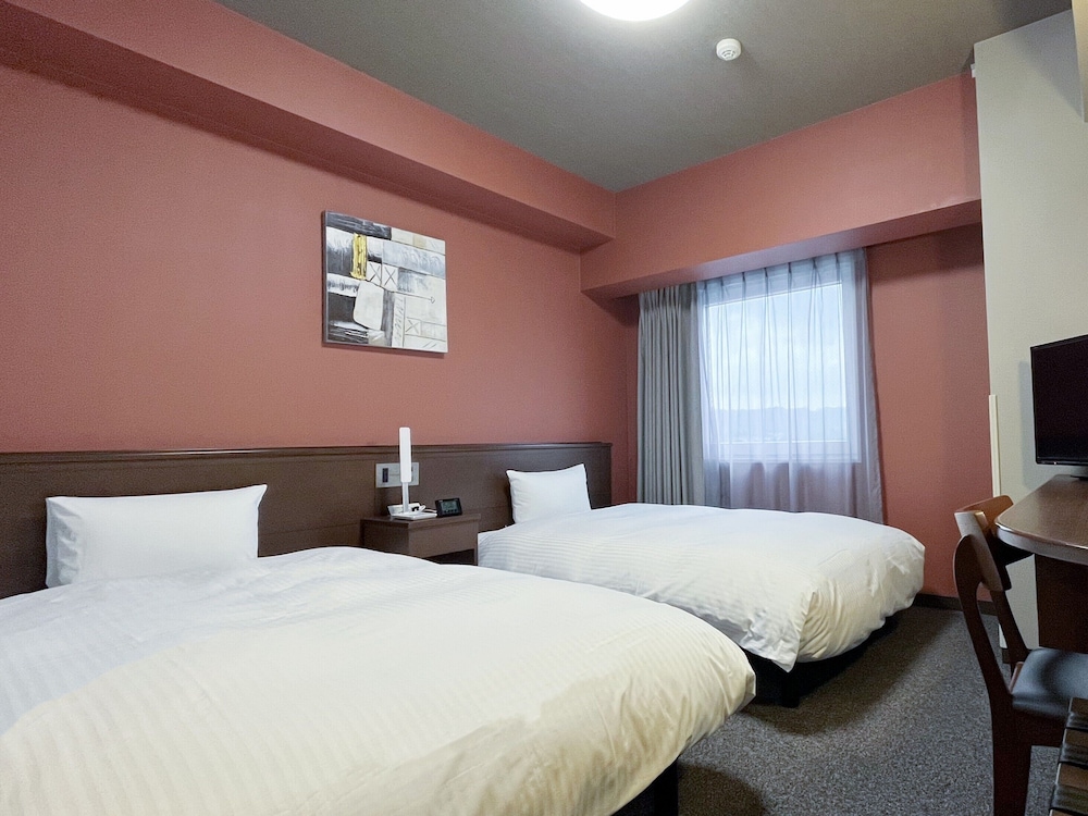 ROOM, TWIN BEDS