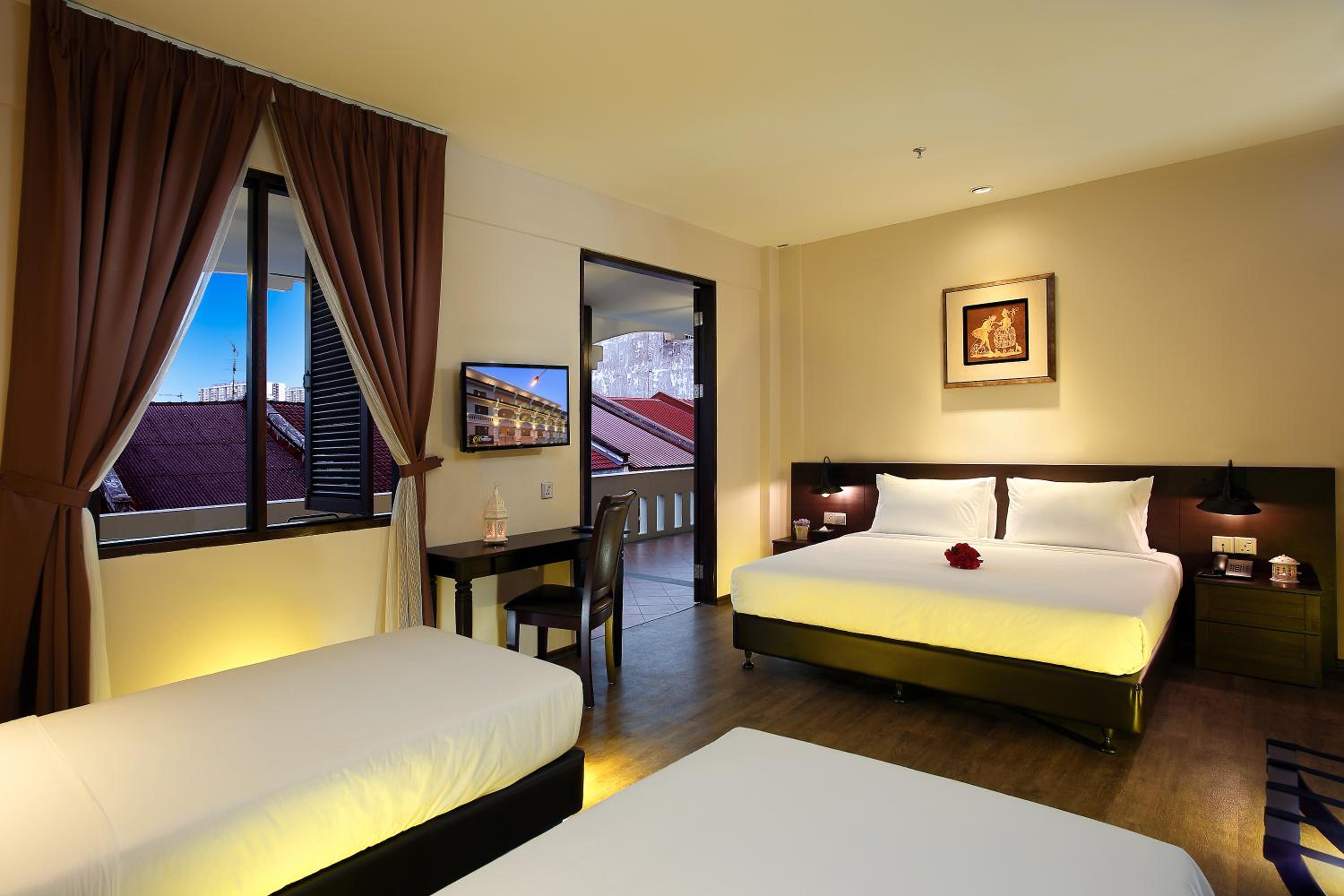 Raffles, Family Suite, King and Twin Beds
