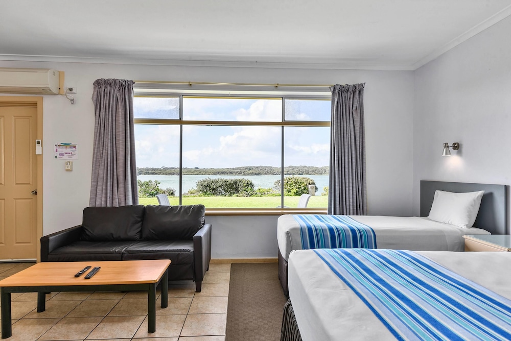 Lakeview Motel & Apartments 23/63