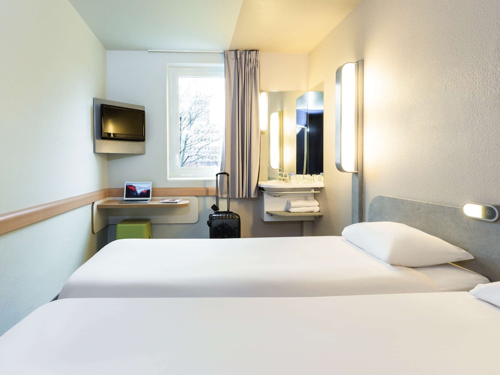 Ibis Budget Paris Porte De Montmartre 28/60