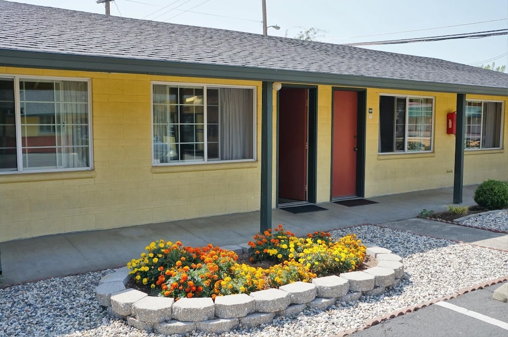 LAKEVIEW INN LUCERNE 3/66