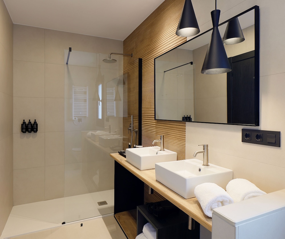 Nuvo Hotel Boutique 43/50