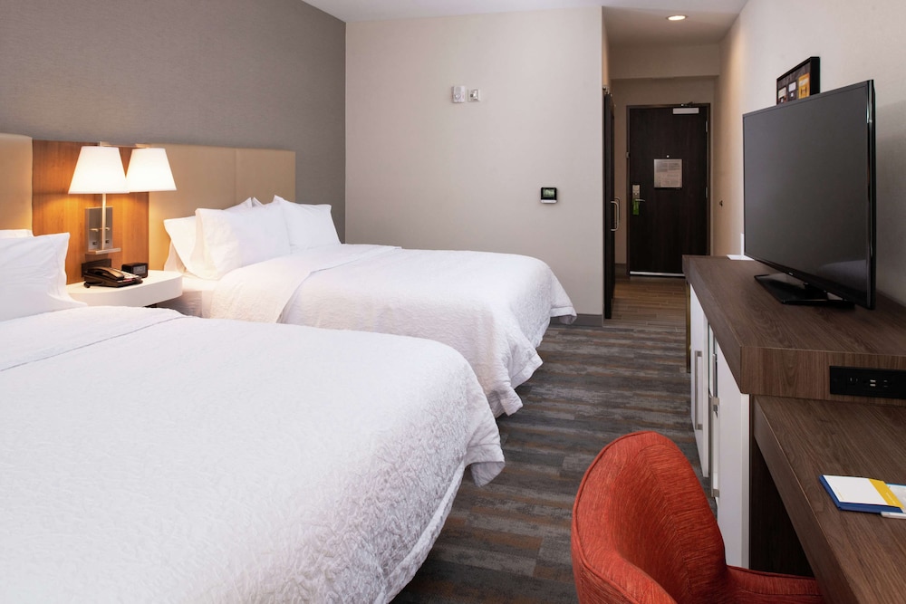Hampton Inn & Suites Buena Park 18/55