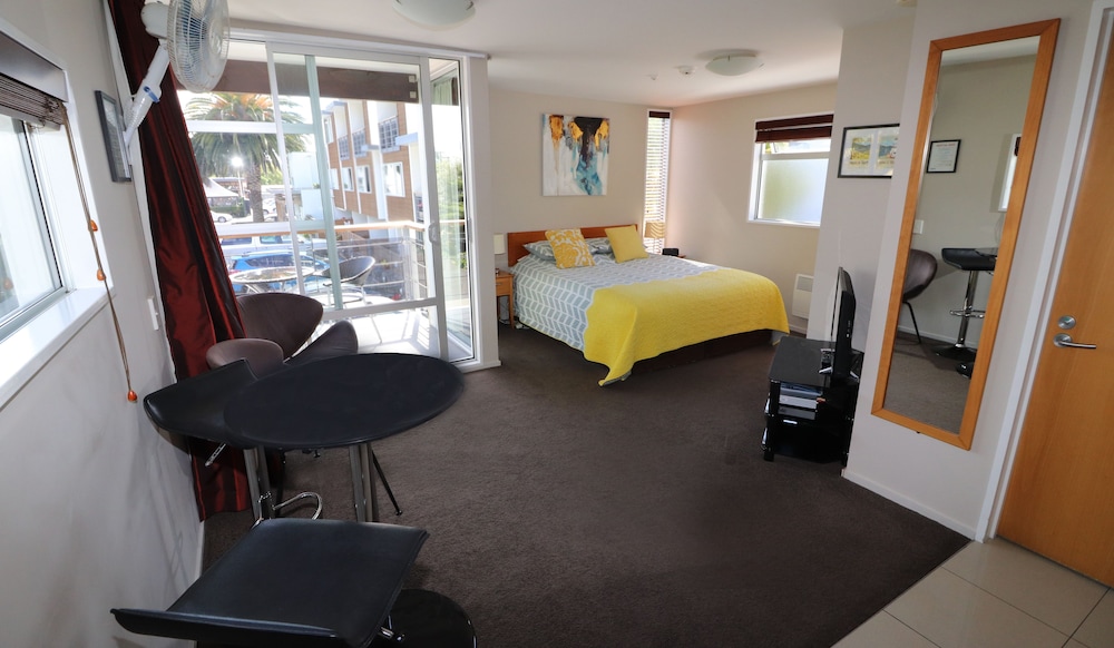 Sumner Bay Motel And Apartments 51/63
