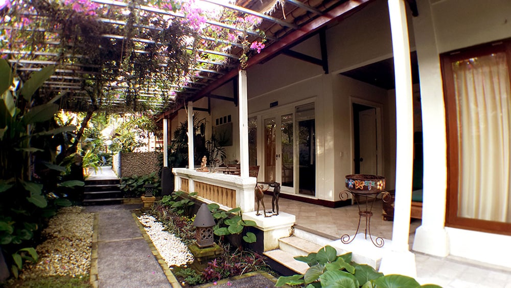 Gajah Biru Bungalows 47/50