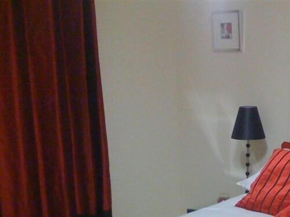 Apple House Guest House Heathrow Airport 13/31