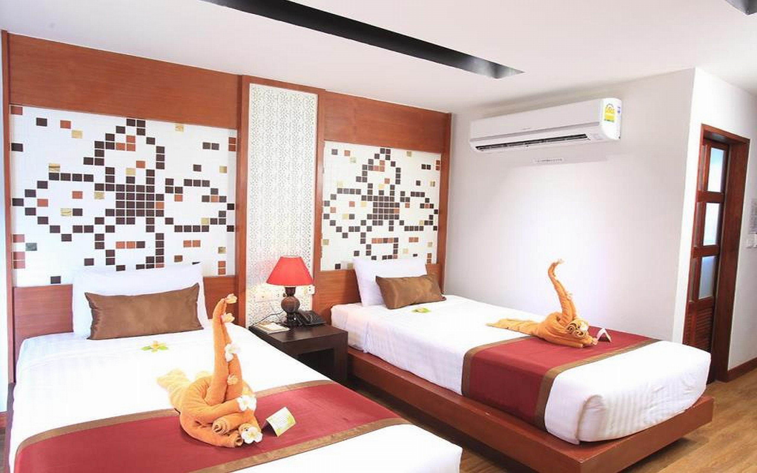 MOUNTAIN VIEW ROOM