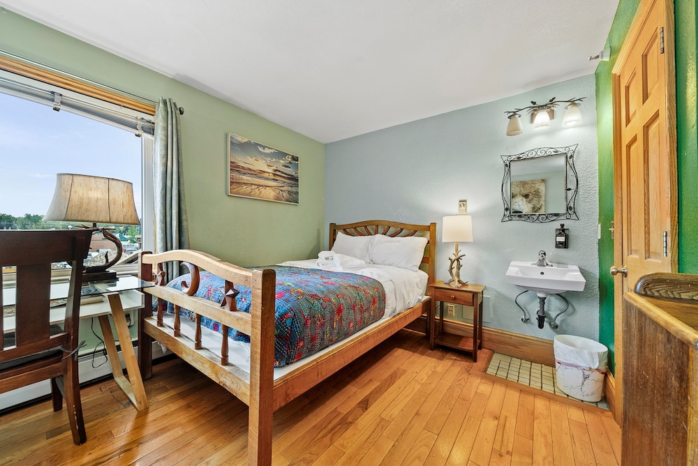 Qupqugiaq Inn 13/61