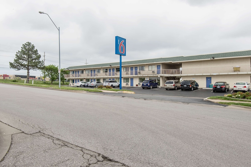 Motel6 Kansas City, MO - Airport 43/50