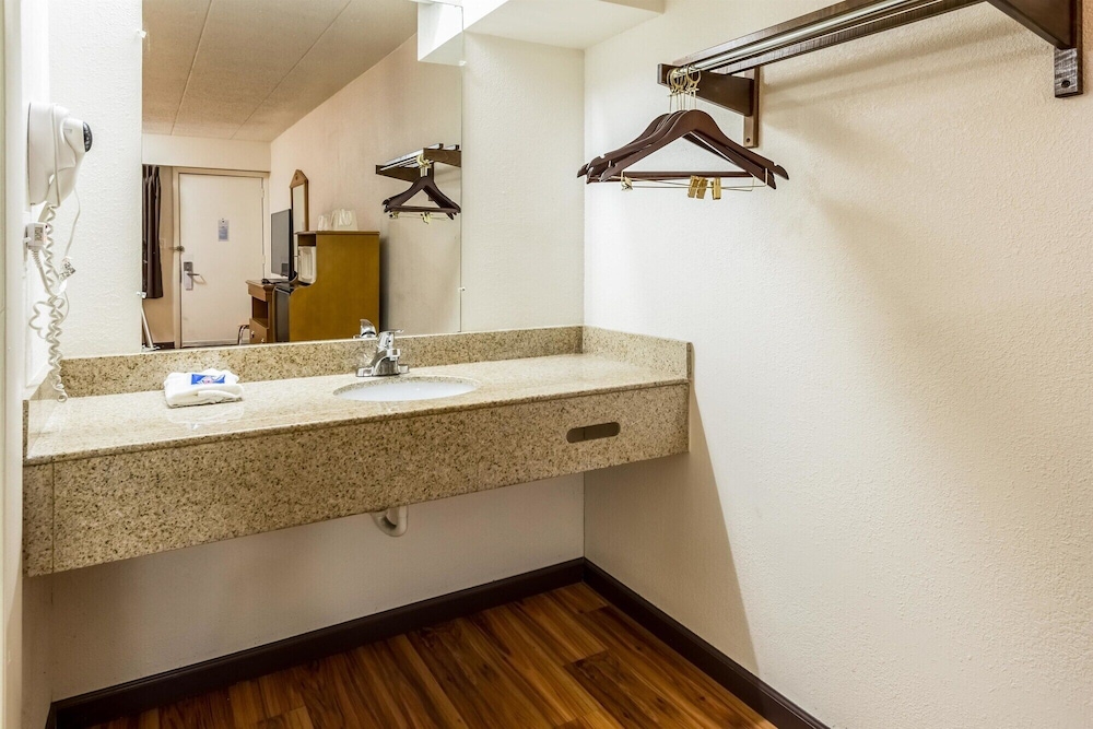 Motel6 Grove City, OH 40/47