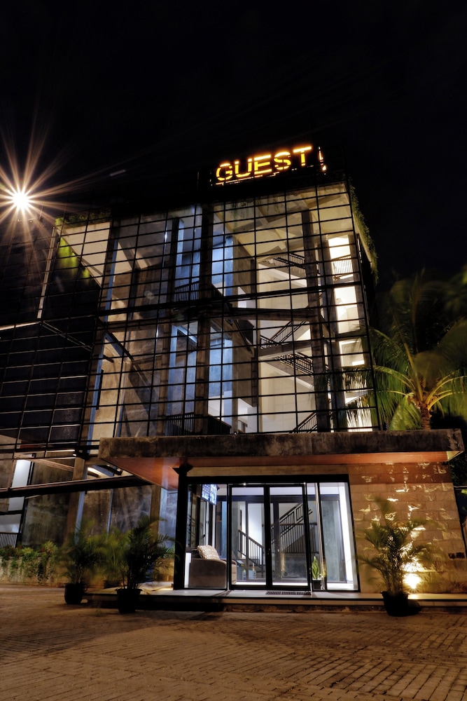 Guest House 555 NKI 3/50