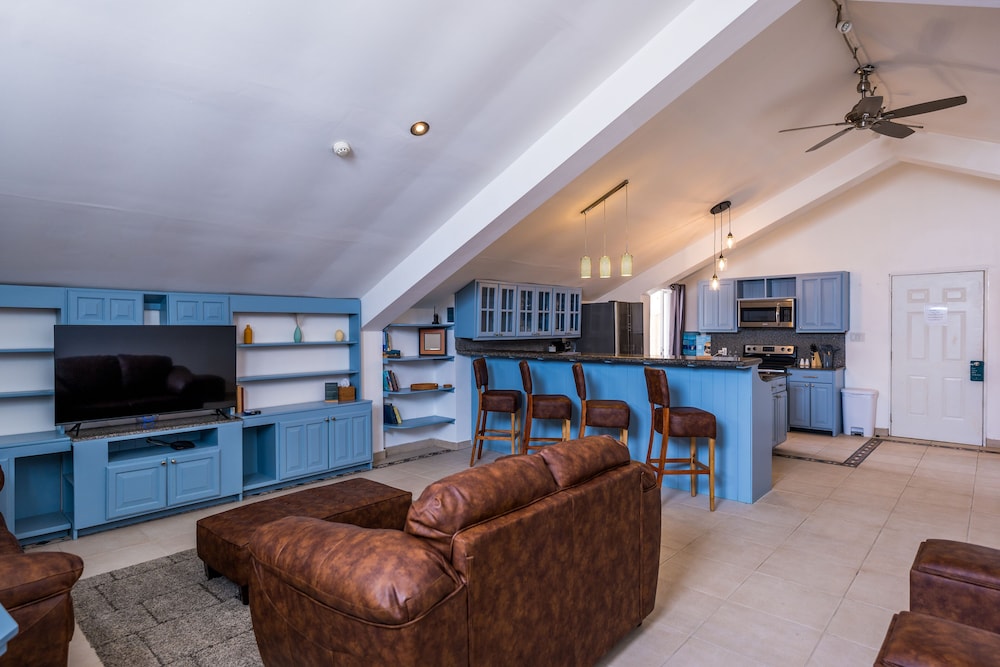 Tropical Suites Hotel 47/67