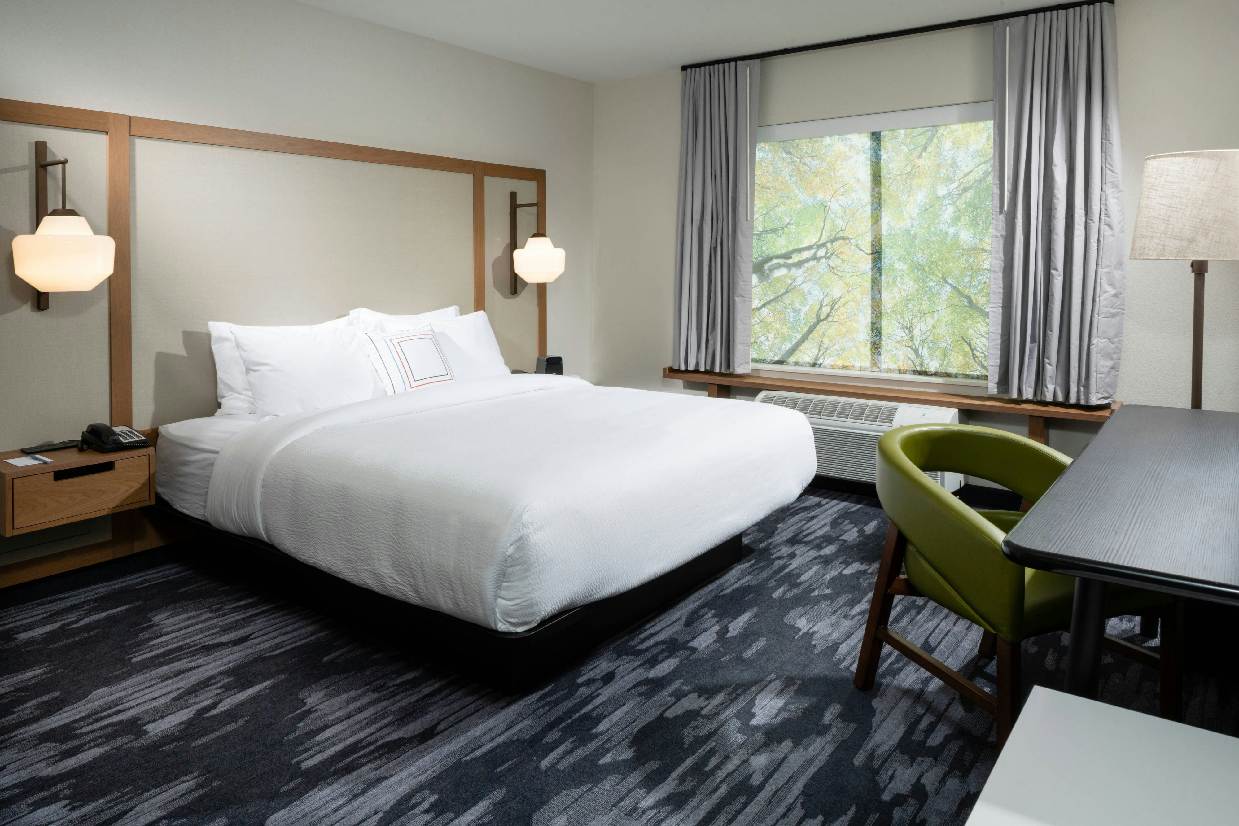 ROOM, KING BED