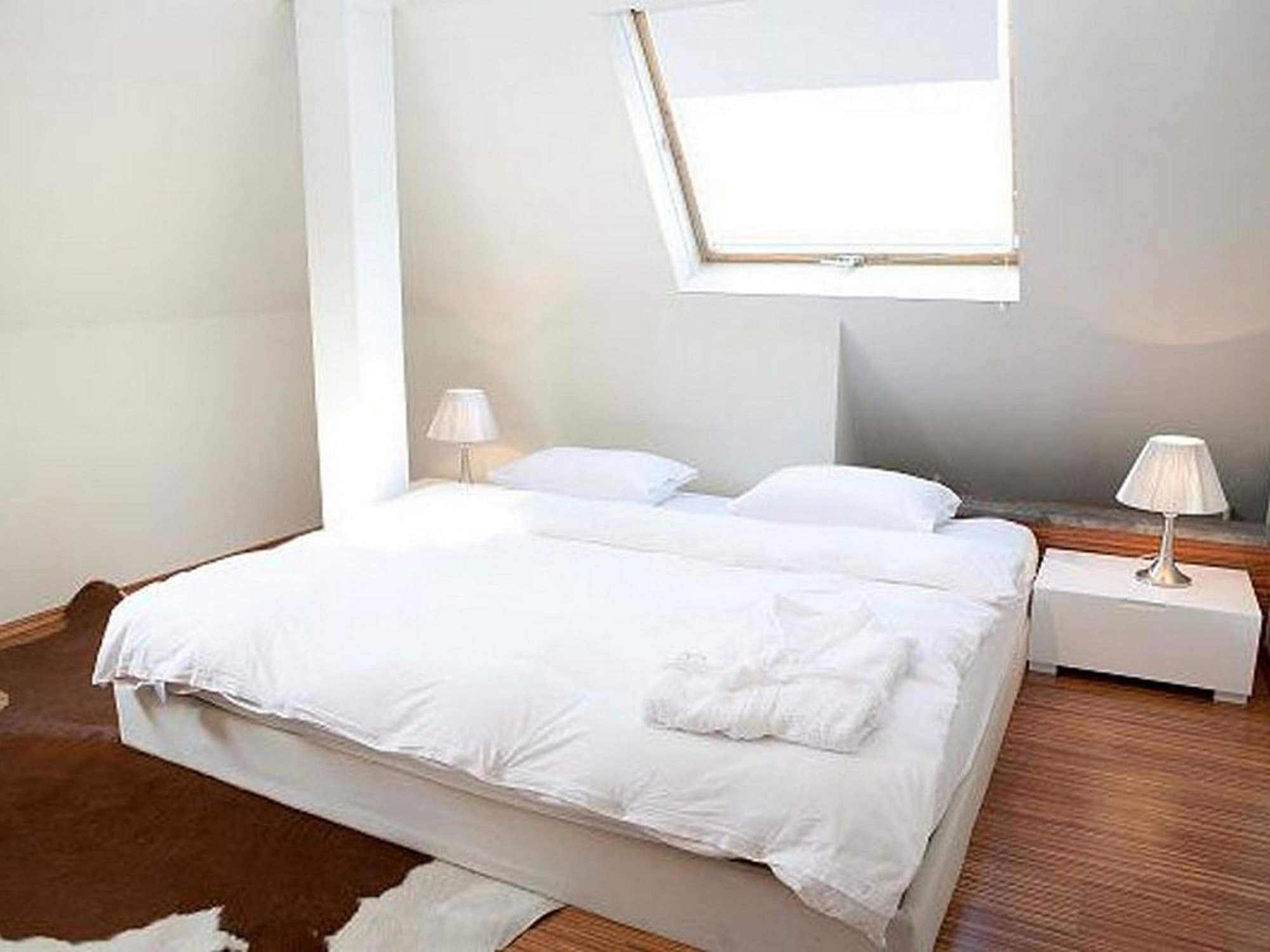 Grand, Apartment, Queen Bed