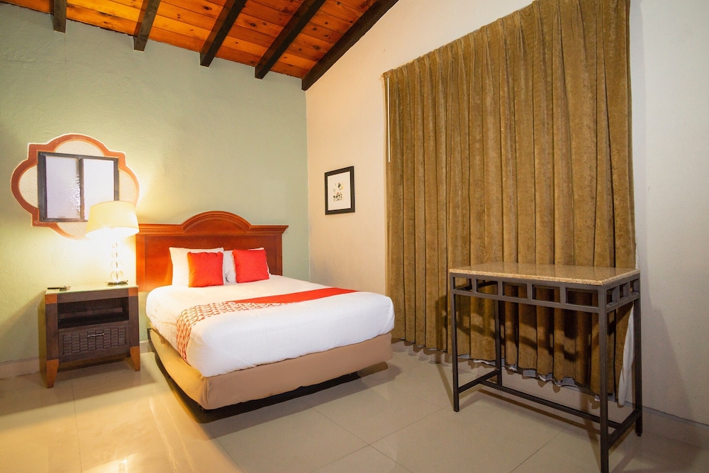 OYO Hotel Hacienda Don Luis Rosarito 12/24