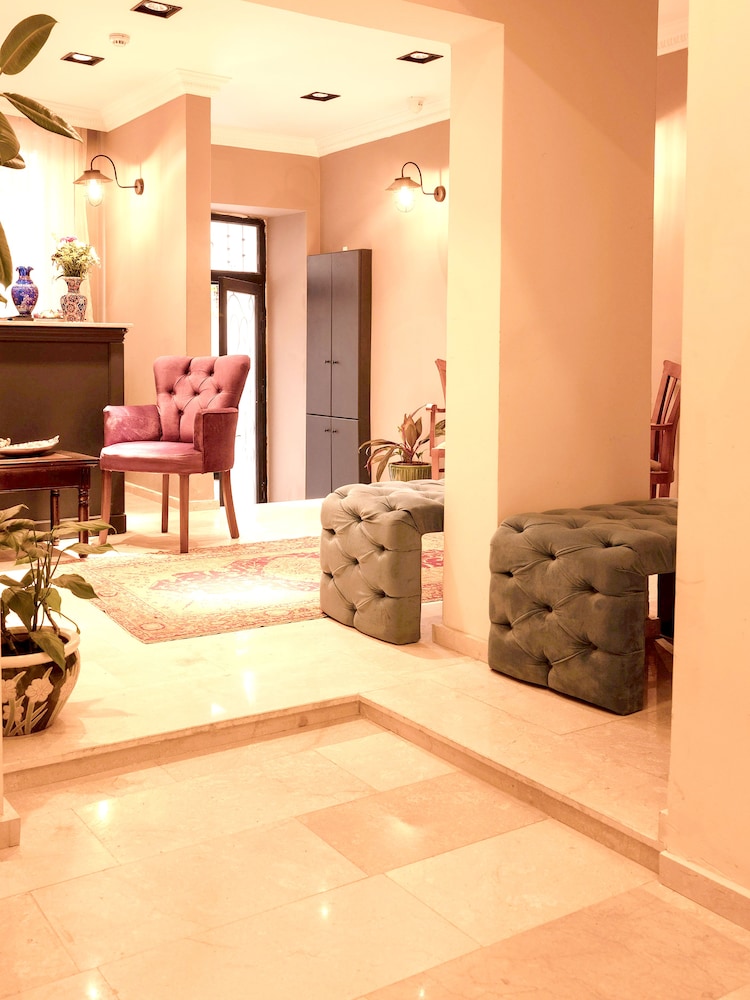 The Laila Hotel 44/54