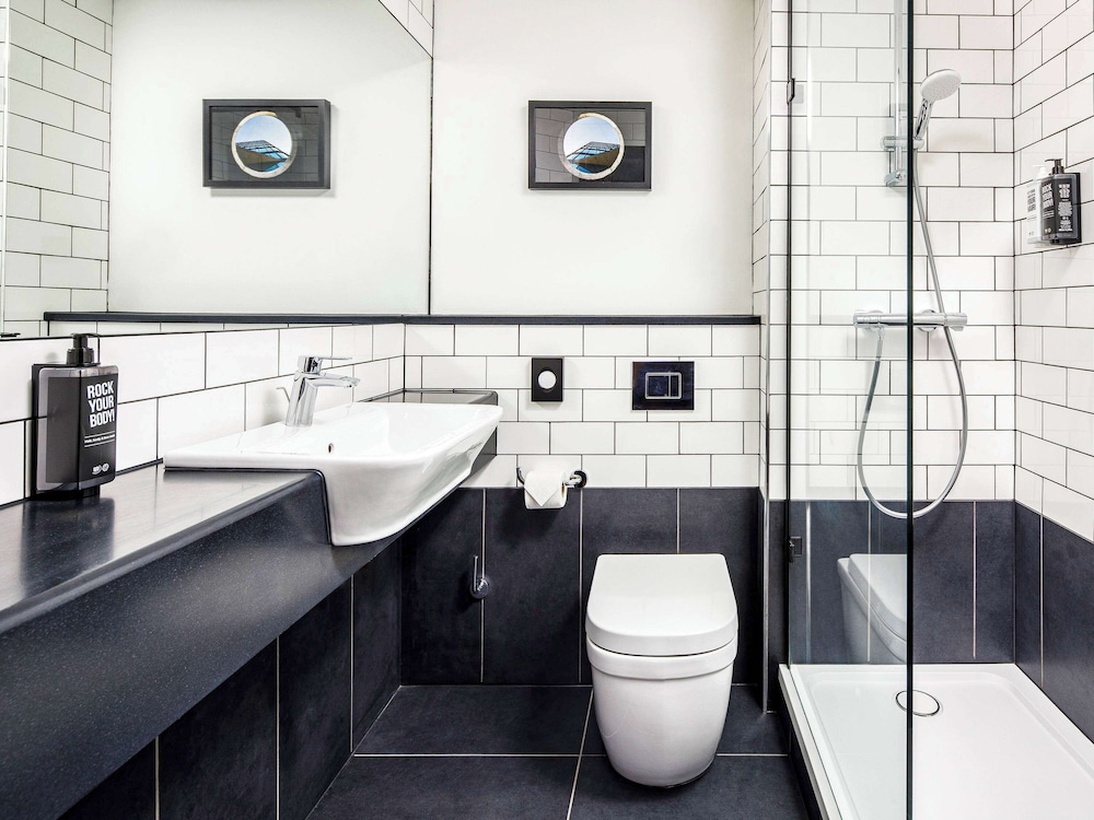 ibis Wakefield East Castleford 42/45