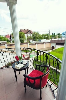 SHADOW BOUTIQUE HOTEL AND SPA 25/31