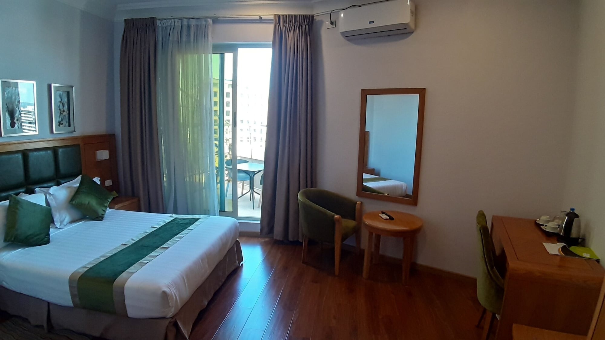 ROOM, SINGLE