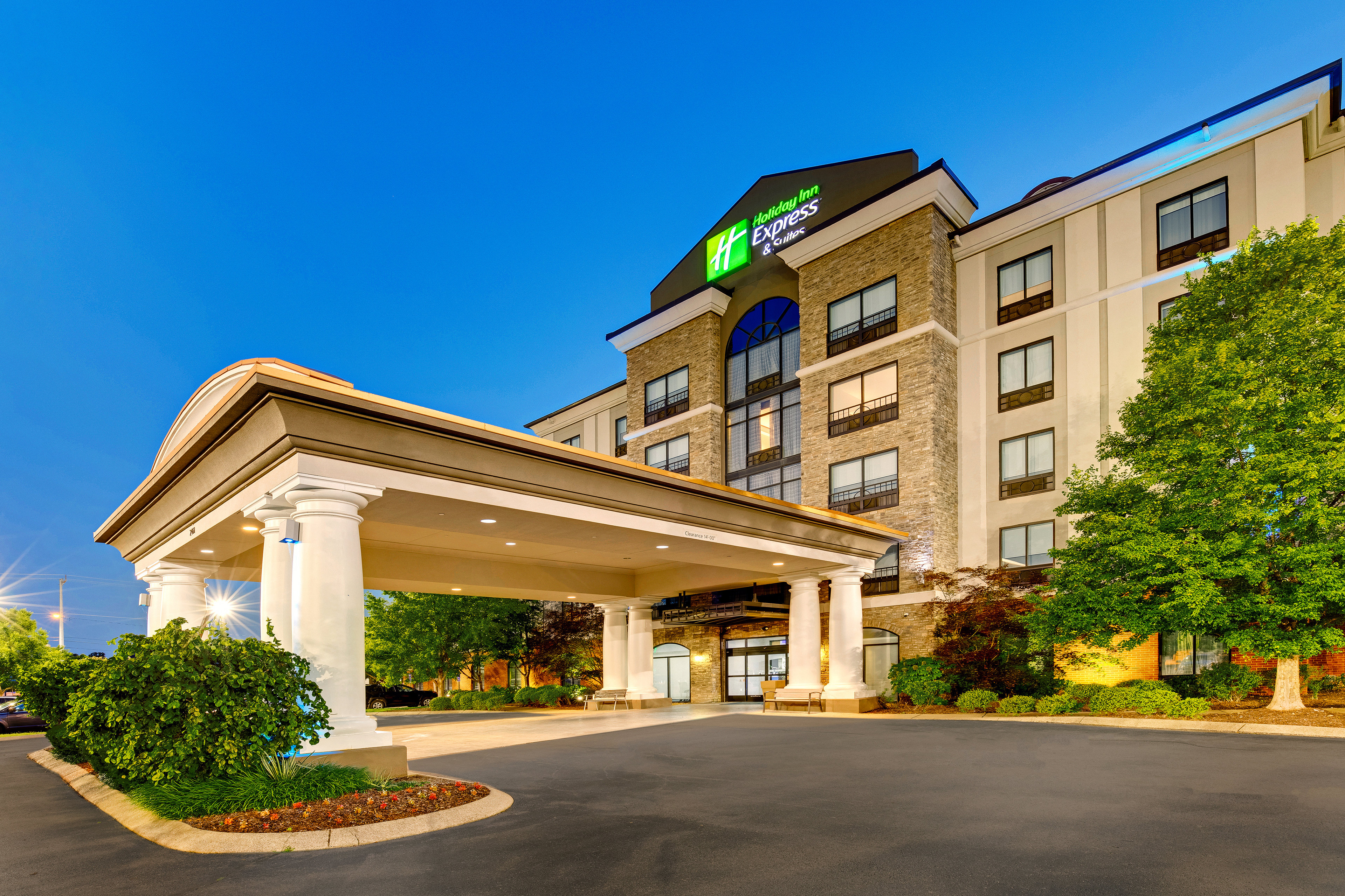 Holiday Inn Express Hotel and Suites Nashville-Opryland 60/64