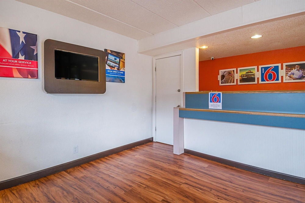 Motel6 Knoxville, TN - North 4/45