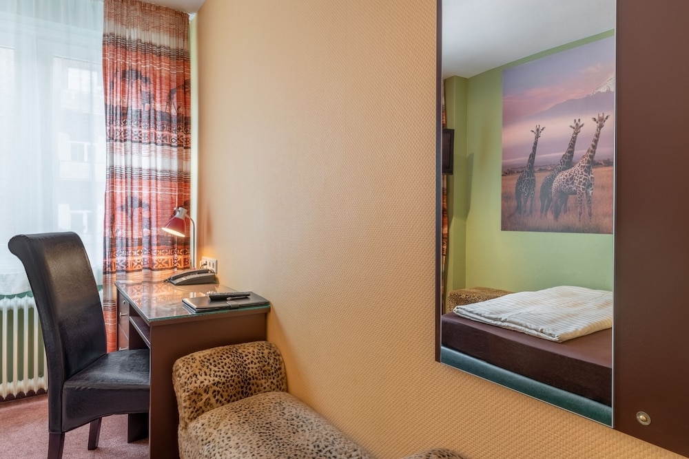 Hotel Arosa (Hotel Arosa Dusseldorf Oberkassel) 23/34