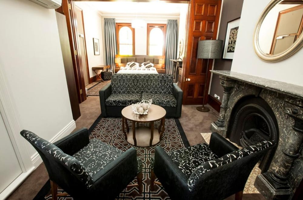 AVONMORE ON THE PARK BOUTIQUE HOTEL 29/39