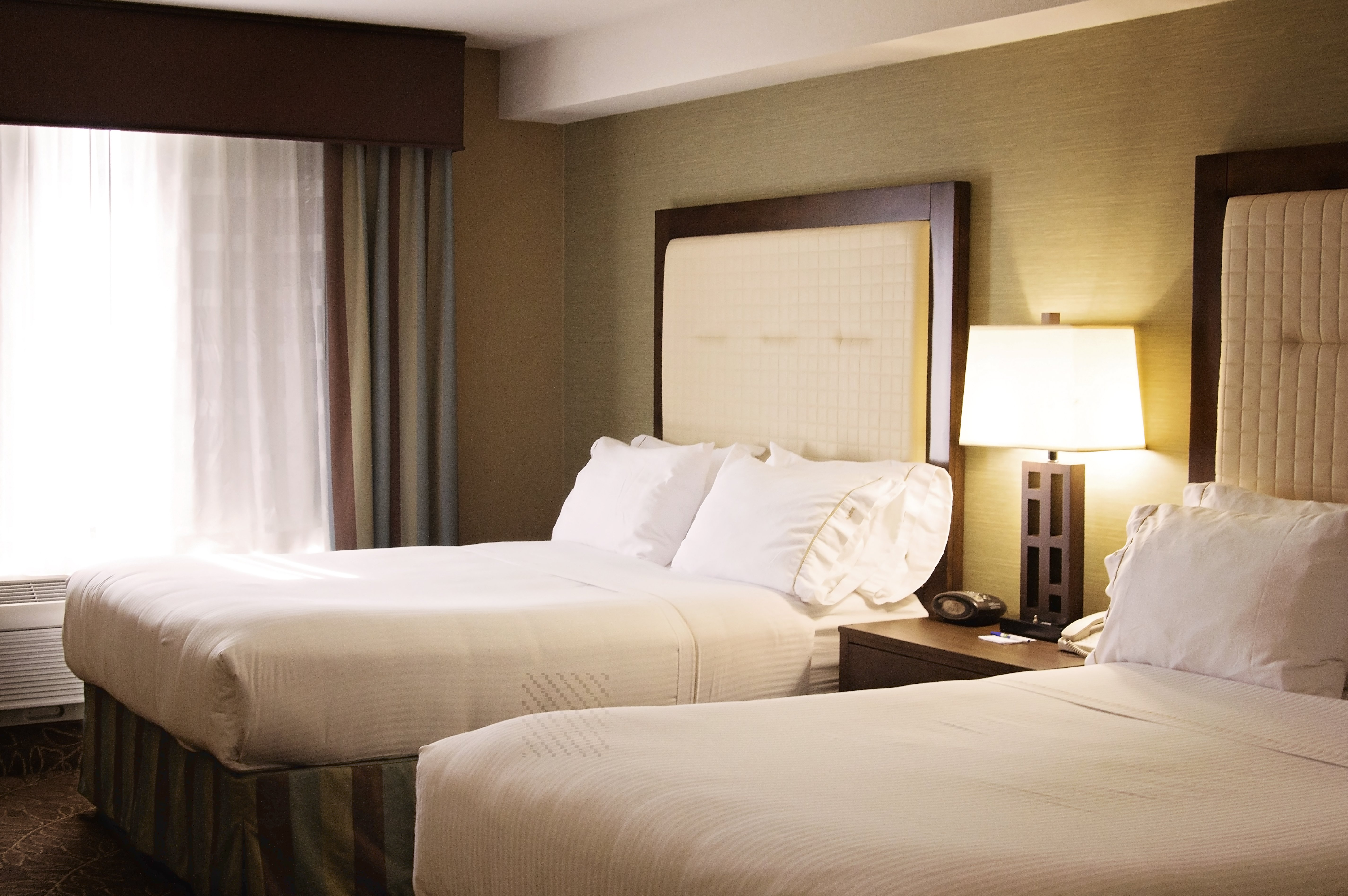 Holiday Inn Express Hotel Suites Logan 43/79