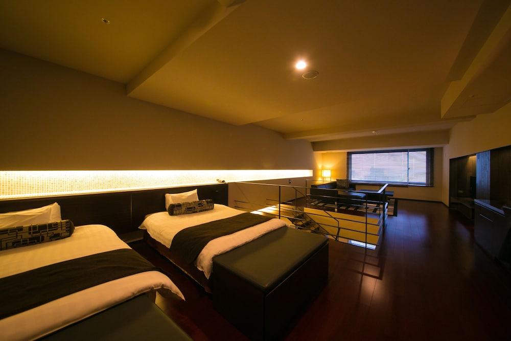SUITE, TWIN BEDS, HIGH FLOOR