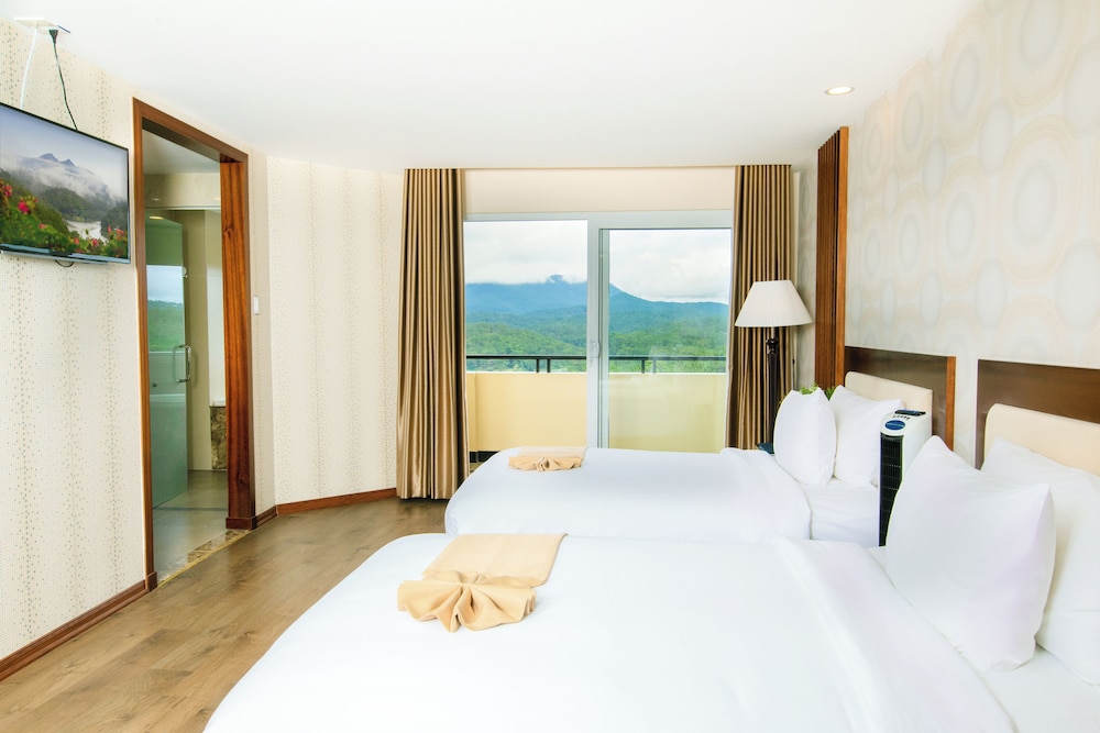 VALLEY, JUNIOR SUITE, TWIN BEDS