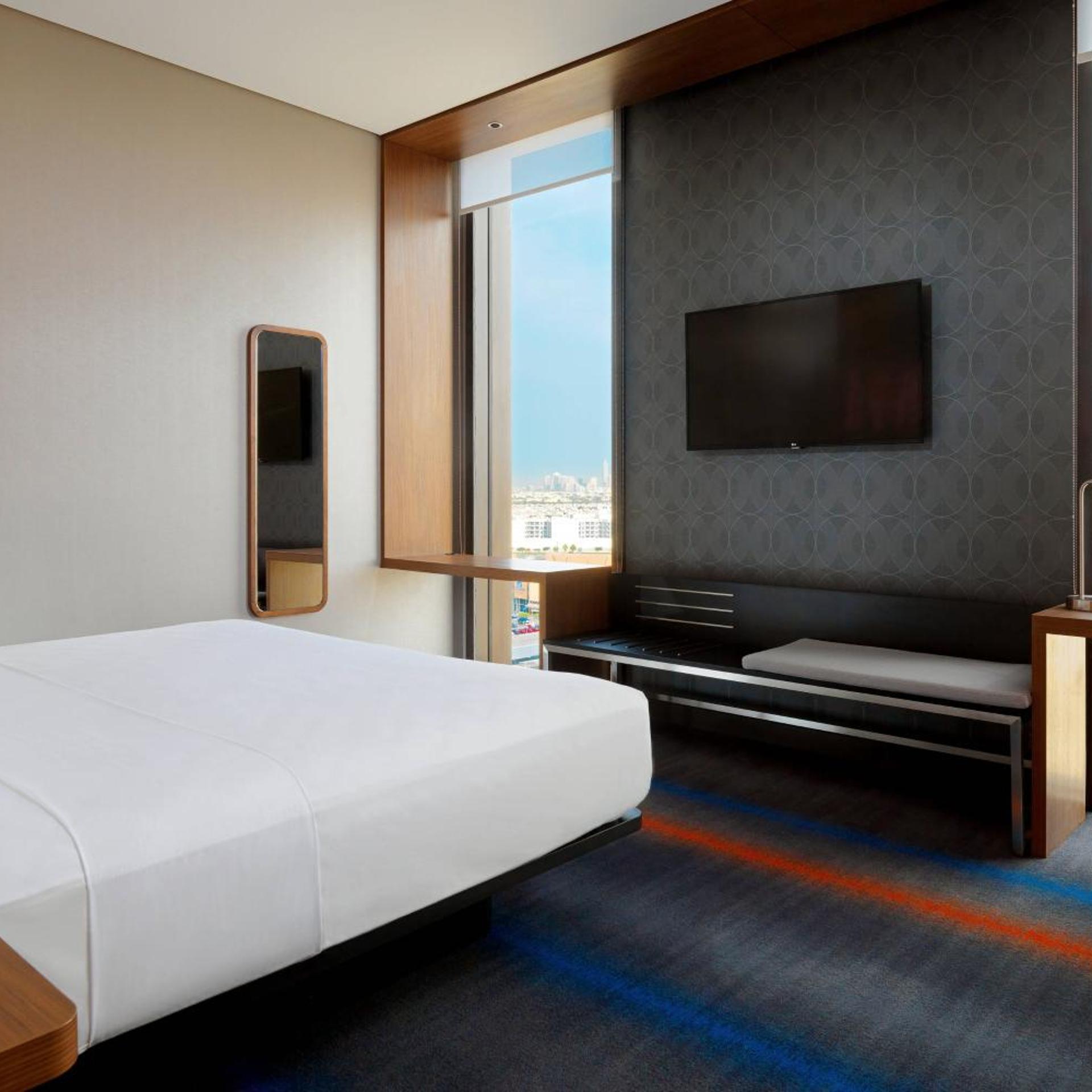 Aloft, King Bed, Pool View, High Floor، Aloft Me'aisam Dubai 2/4