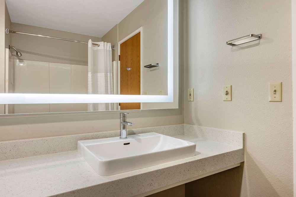 Extended Stay America Premier Suites - Portland - North 47/50