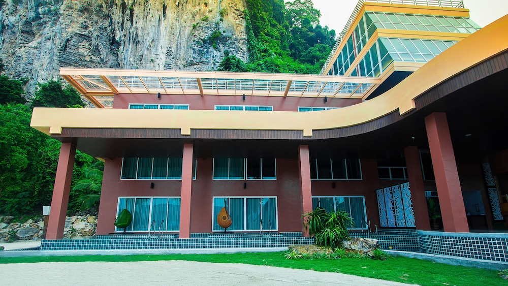 Phi Phi Cliff Beach Resort in PHI PHI ISLAND