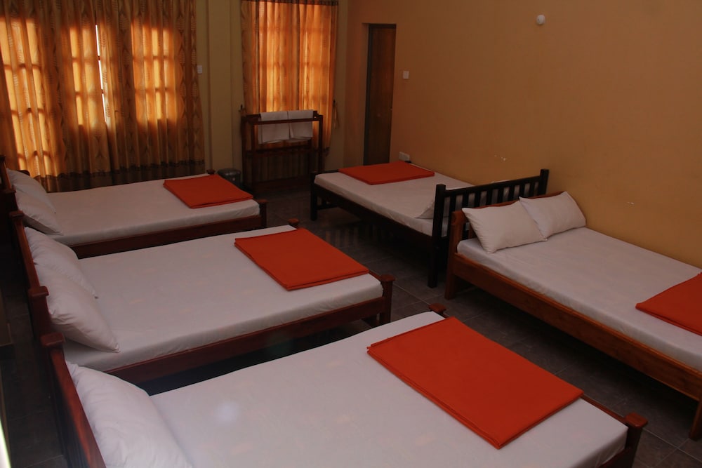 Anura Guest Inn 9/40