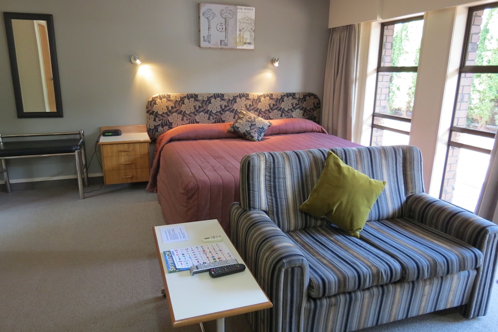 Beetham Park Motel 38/54